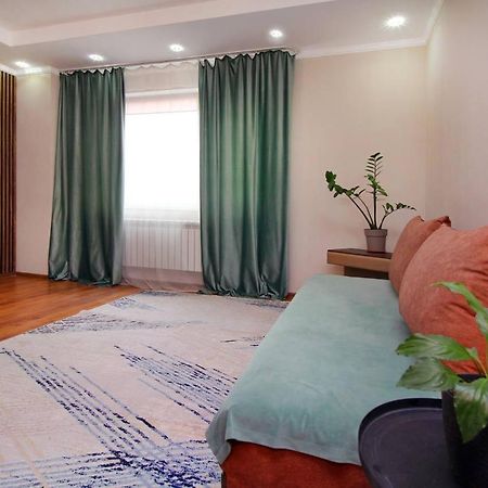 2 Ком Студия На 18 Этаже С Панорамным Видом На Горы В Жк Мега Тауер Almaty Exterior photo